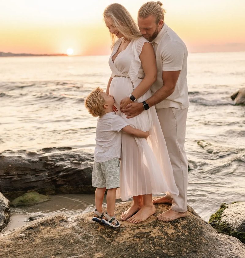 Family photo session in Ravda, frame 1