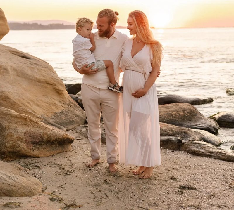 Family photo session in Ravda, frame 3
