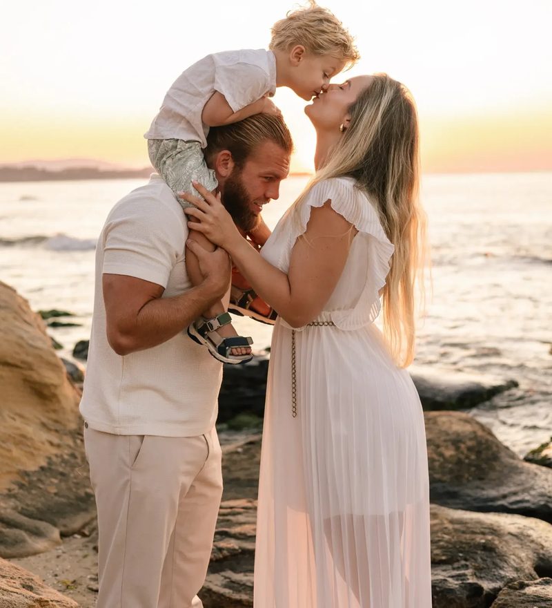 Family photo session in Ravda, frame 4