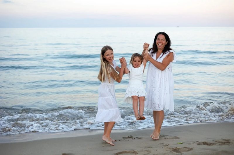 Family photo session in Sunny Beach, frame 3