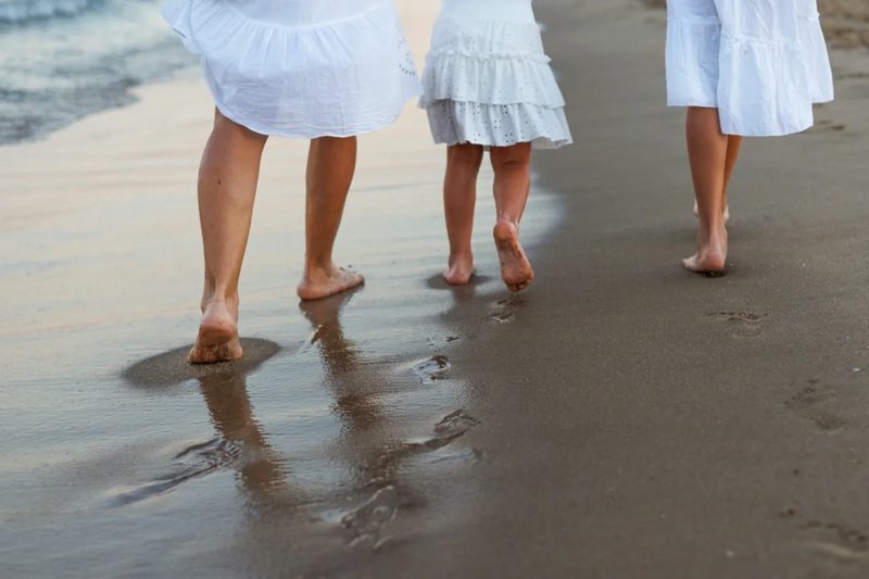 Family photo session in Sunny Beach, frame 5