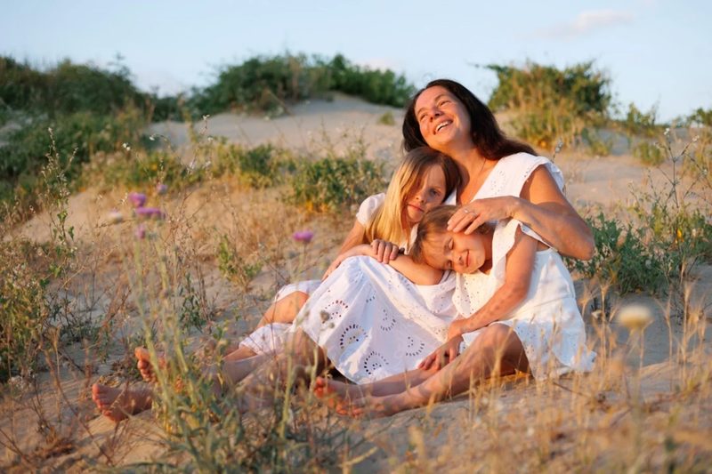 Family photo session in Sunny Beach, frame 7