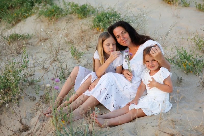 Family photo session in Sunny Beach, frame 8