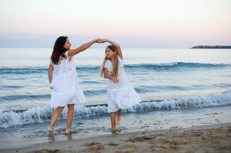 Family photo session in Sunny Beach, frame 12